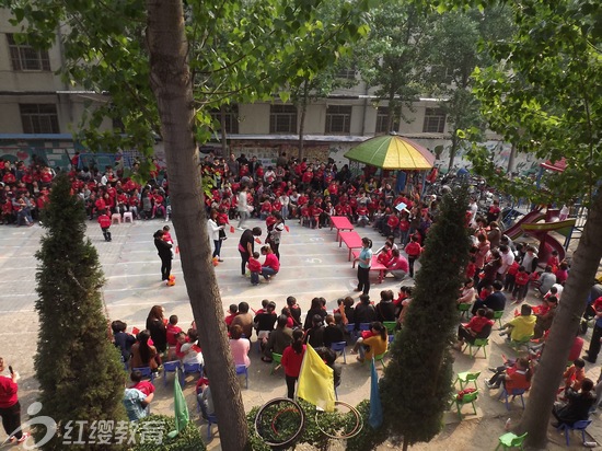 河南臺前紅纓第一幼兒園舉辦親子運動會
