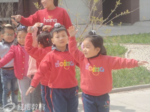 河北廊坊紅纓小神龍幼兒園“進(jìn)社區(qū) 送愛心”活動