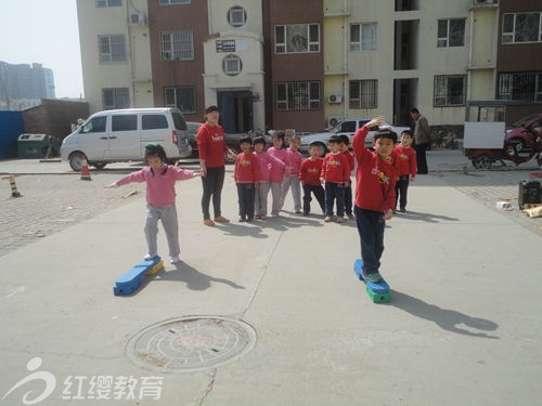 河北廊坊紅纓小神龍幼兒園“進(jìn)社區(qū) 送愛心”活動