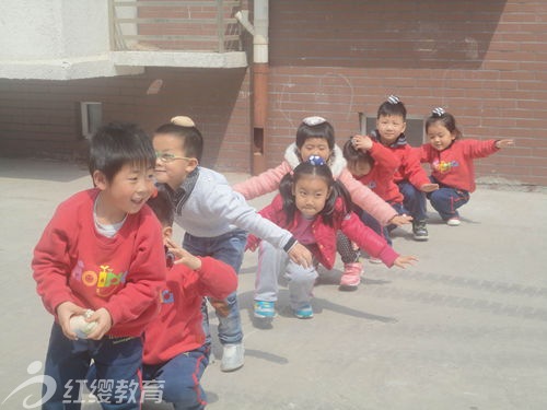 河北廊坊紅纓小神龍幼兒園“進(jìn)社區(qū) 送愛心”活動