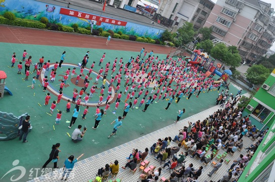 江蘇紅纓金盛花園幼兒園舉辦第五屆“貝貝”暨“陽光體育”運(yùn)動(dòng)會(huì)