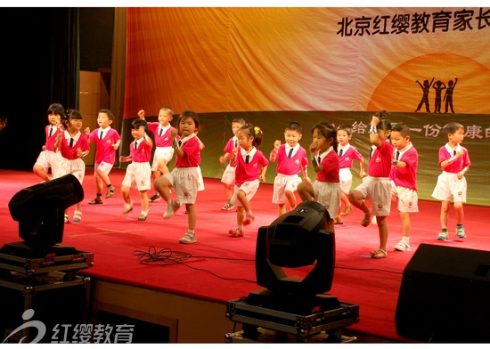 湖北洪湖紅纓七色花幼兒園召開家長見面會