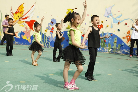 山西運(yùn)城東鎮(zhèn)紅纓貝貝幼兒園舉辦六一親子運(yùn)動(dòng)會(huì)