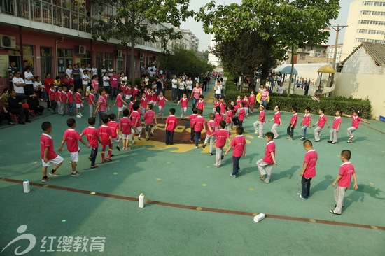 山西運(yùn)城東鎮(zhèn)紅纓貝貝幼兒園舉辦六一親子運(yùn)動(dòng)會(huì)