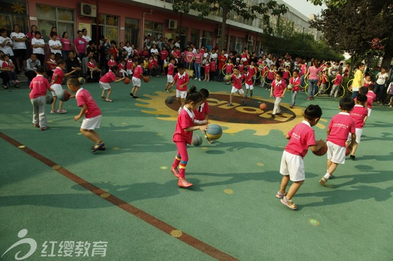 山西運(yùn)城東鎮(zhèn)紅纓貝貝幼兒園舉辦六一親子運(yùn)動(dòng)會(huì)