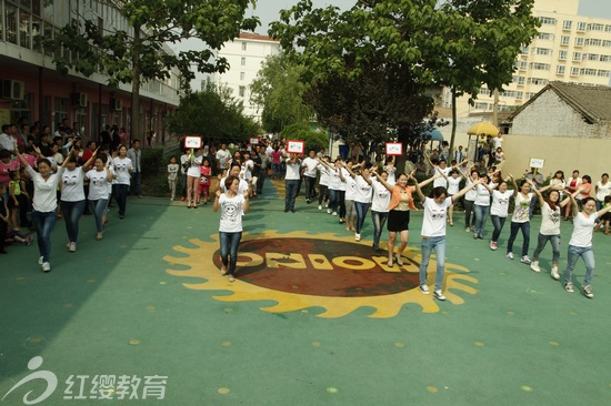 山西運(yùn)城東鎮(zhèn)紅纓貝貝幼兒園舉辦六一親子運(yùn)動(dòng)會(huì)