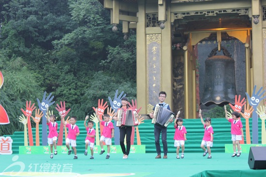 四川紅纓希望藝術幼兒園參加央視少兒頻道節(jié)目錄制