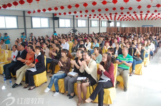 山西汾西紅纓陽光雙語幼兒園召開家長見面會(huì)