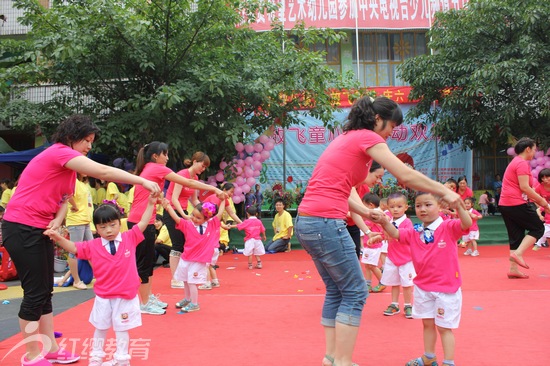 四川峨眉山紅纓希望藝術(shù)幼兒園舉辦慶六一活動(dòng)