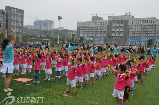 行慶“四川宜賓紅纓興樂(lè)幼兒園舉六一”陽(yáng)光體育大型親子活動(dòng)