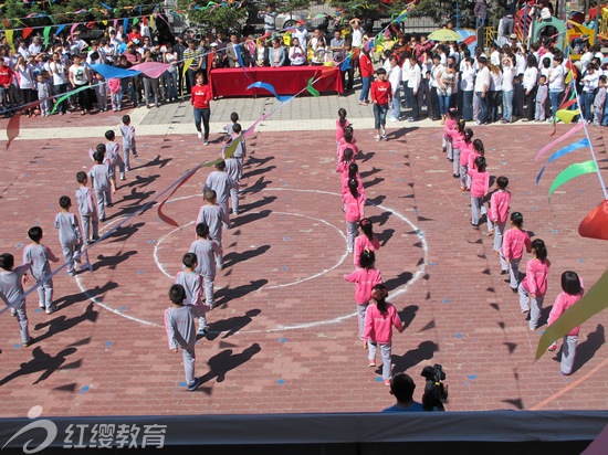 內(nèi)蒙古滿洲里紅纓南區(qū)幼兒園舉辦大型親子運動會