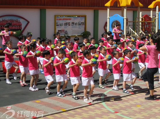 河北泊頭紅纓新星幼教園舉辦六一陽光體育展示活動