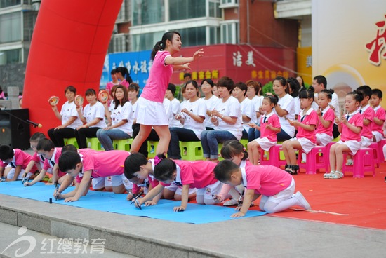 河南開封星河寶貝幼兒園舉辦慶六一活動