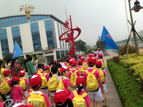 山東日照紅纓綠苑幼兒園開展參觀小學(xué)活動(dòng)