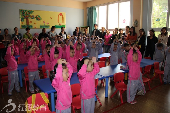 安徽蕪湖紅纓小星星幼兒園舉辦“迎國慶親子活動” 