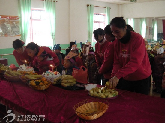 廣西興業(yè)紅纓新天地實驗幼兒園集體生日會