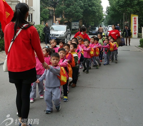 湖北荊州紅纓新加坡城幼兒園擁抱金秋快樂(lè)暢游