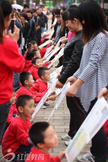 山東日照紅纓綠苑幼兒園舉辦大型親子運動會