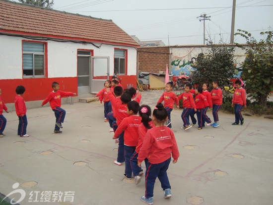 山東萊州紅纓姜家幼兒園舉辦2013年秋季親子運動會