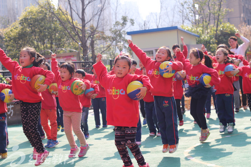 安徽合肥紅纓時(shí)代幼兒園舉辦陽(yáng)光體育早操比賽