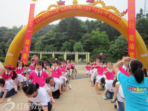 衡陽紅纓獨(dú)秀幼兒園六一親子廣場操