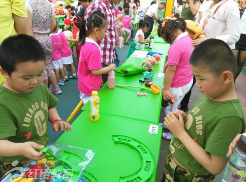 山東德州齊河紅纓紅太陽(yáng)幼兒園舉辦慶六一跳蚤市場(chǎng)活動(dòng)