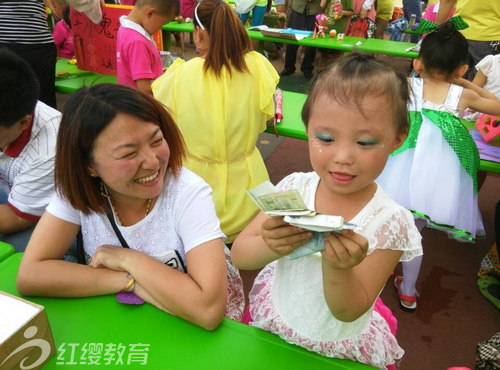 山東德州齊河紅纓紅太陽(yáng)幼兒園舉辦慶六一跳蚤市場(chǎng)活動(dòng)