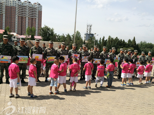 內(nèi)蒙古呼和浩特紅纓快樂天使幼兒園參觀軍營(yíng)活動(dòng) 